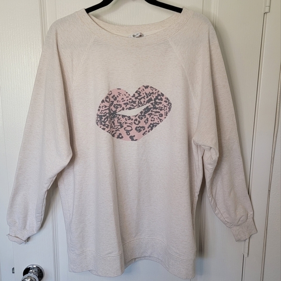Wildfox Leopard Kiss Lips Oversized Sweatshirt Medium cream - Picture 6 of 8